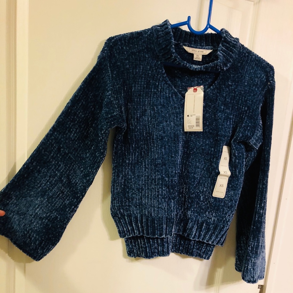 Adam Levine sweater